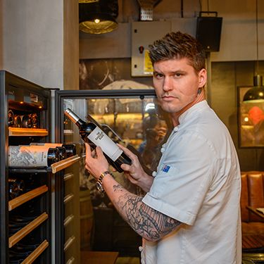 Share your world and your moments around wine.