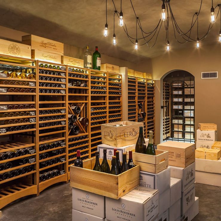 Solid oak modular storage for custom wine cellar - Modulothèque
