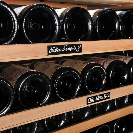 Erasable white marker pen with 20 reusable aluminium bottle identification support strips