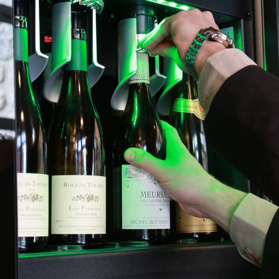 8-bottle wine bar - brings wine to the correct temperature and preserves open bottles