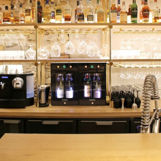 2-bottle wine bar - brings wine to the correct temperature and preserves open bottles