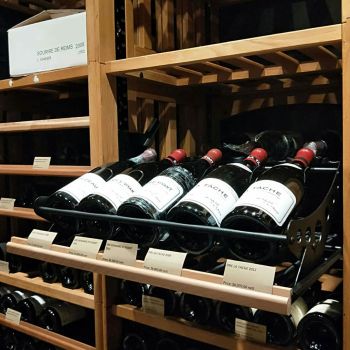 Solid oak modular storage for custom wine cellar - Modulothèque