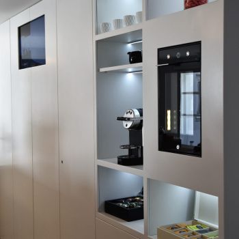 2-bottle wine bar - brings wine to the correct temperature and preserves open bottles