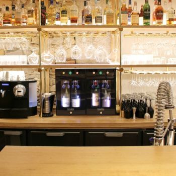 2-bottle wine bar - brings wine to the correct temperature and preserves open bottles