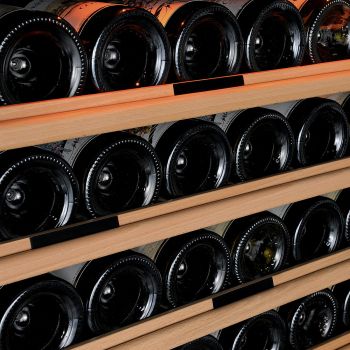 Erasable white marker pen with 20 reusable aluminium bottle identification support strips