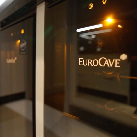 12-bottle wine bar - brings wine to the correct temperature and preserves open bottles