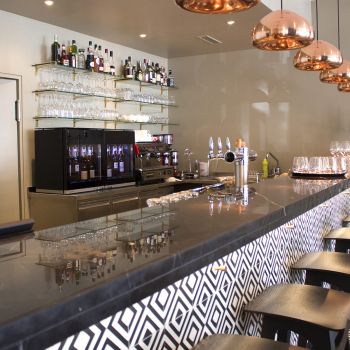 8-bottle wine bar - brings wine to the correct temperature and preserves open bottles