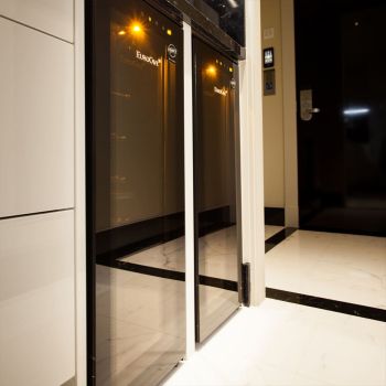 12-bottle wine bar - brings wine to the correct temperature and preserves open bottles