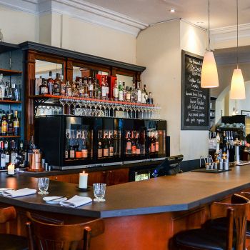 8-bottle wine bar - brings wine to the correct temperature and preserves open bottles