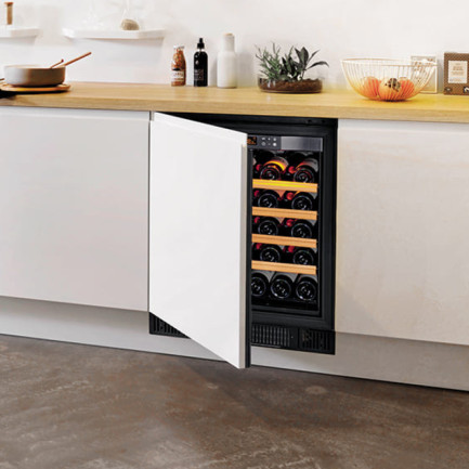 cave-a-vin-encastrable-porte-technique-montage-panneau-decor-compact-eurocave.jpg