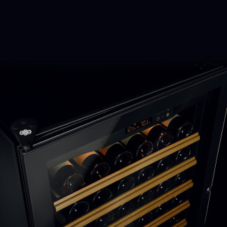 Wine fridge with fully glazed door without frame