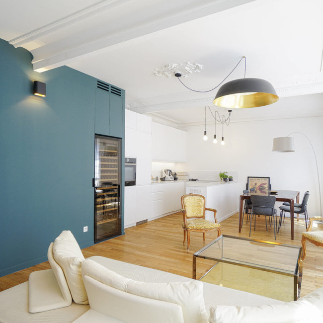 Interior design - A wine cabinet be fully integrated - A Parisian apartment redesigned - Decoration trend