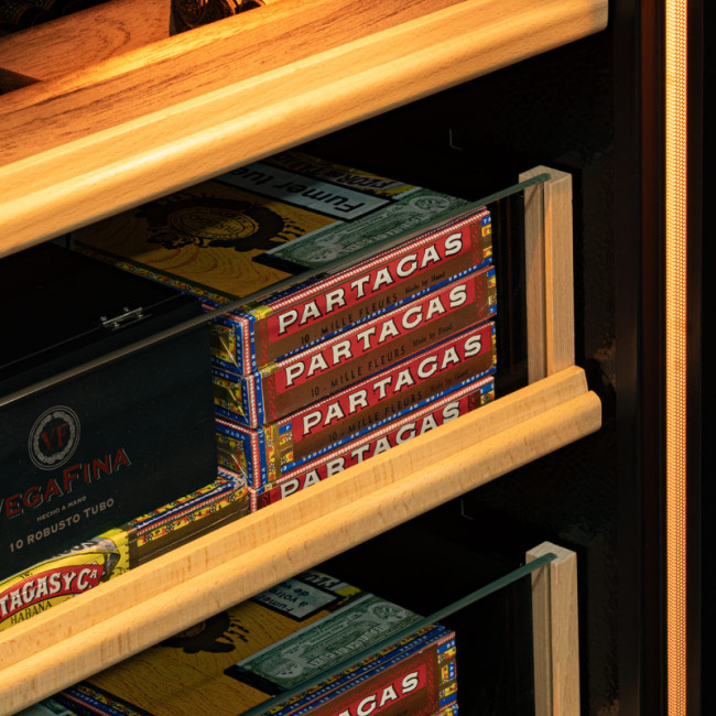 Large storage capacity sliding drawer shelf for organizing and storing your cigar boxes.