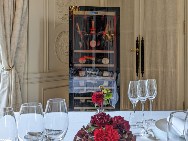 champagne cabinet for valentin's day