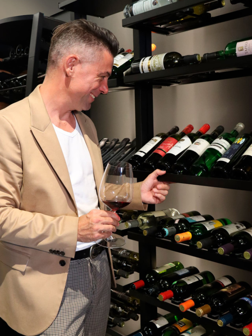 Talk with Hugo Duchesne, Sommelier, Canada - EuroCave wine cellar layout Modulo-X