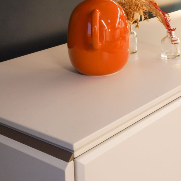 Finishing trim colour