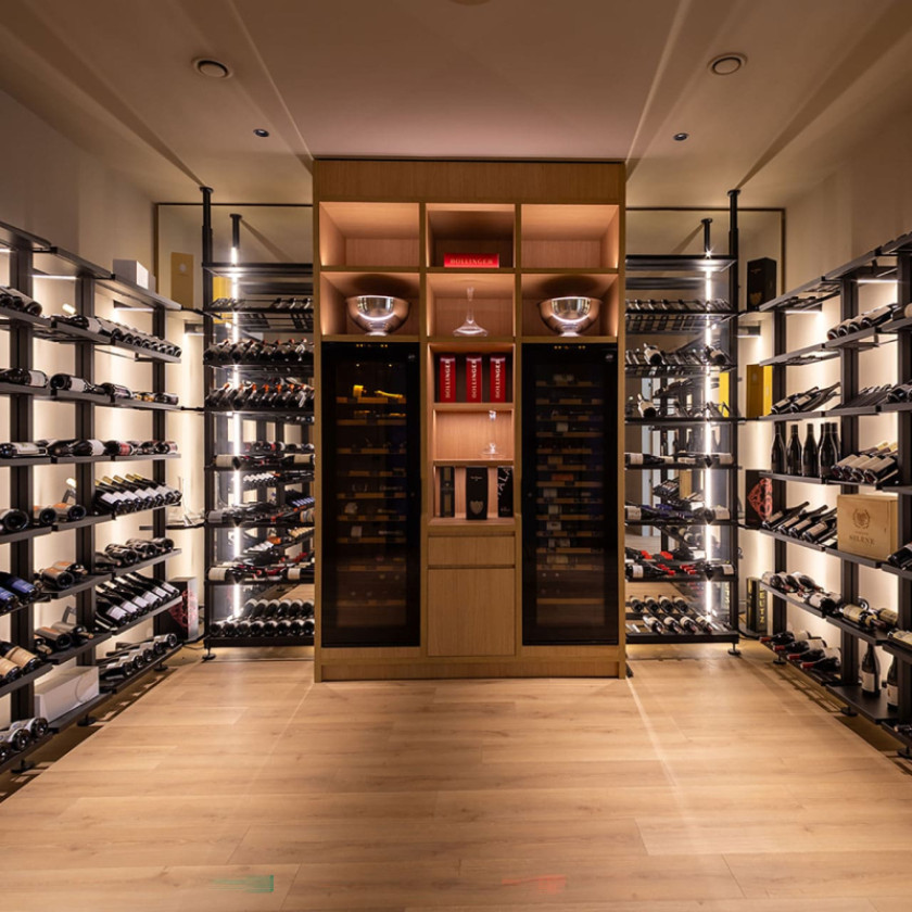Exceptional wine tasting room layout in a restaurant using EuroCave Modulo-X and 2 Inspiration wine fridges.